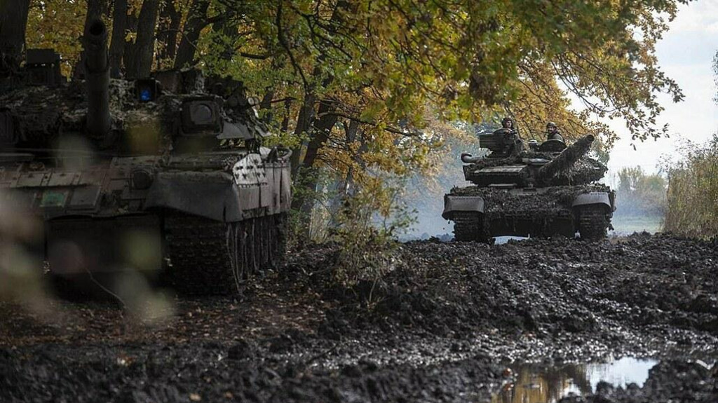 Jednotky ukrajinskej 93. mechanizovanej brig&aacute;dy Cholodnyj Jar v bahnitom ter&eacute;ne neďaleko Bachmutu (23. okt&oacute;bra 2022). FOTO: Facebook.com/93ombr