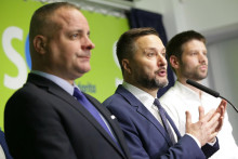 Juraj Droba, Matúš Vallo a Michal Šimečka počas spojených volieb 2022. FOTO: HN/Peter Mayer
