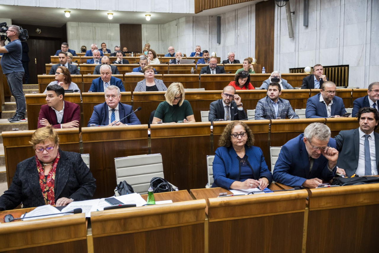 Сокращение структурного дефицита стабилизирует стоимость государственного долга, считает Институт финансовой политики