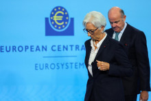 

Prezidentka Európskej centrálnej banky Christine Lagardeová a viceprezident Luis de Guindos. FOTO: Reuters