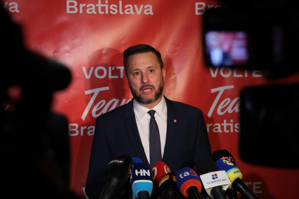 Matúš Vallo počas spojených volieb. FOTO: HN/Pavol Funtál