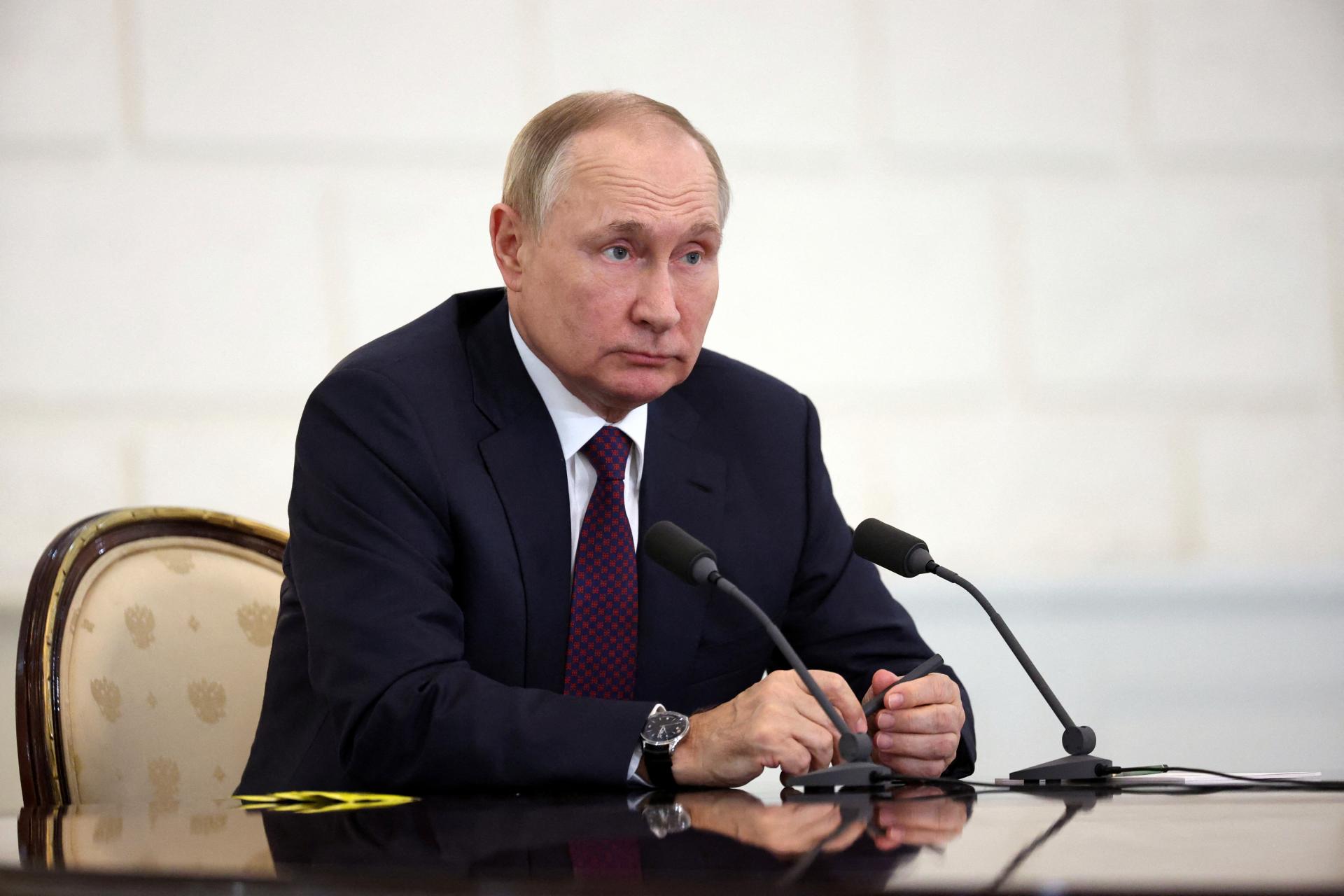 Putin nie je rozhodnutý, či bude znova kandidovať na prezidenta. Pri moci by mohol zostať až do roku 2036