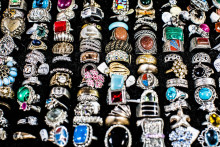 Až 59 percent kontrolovaných šperkov obsahovalo ťažké kovy. FOTO: Unsplash