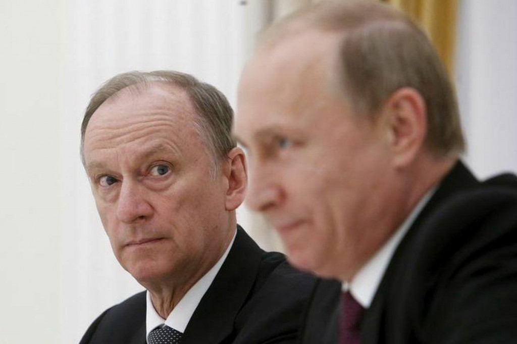 Tajomník Bezpečnostnej rady Ruska Nikolaj Patrušev s prezidentom Vladimirom Putinom. FOTO: Reuters