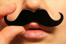 Celomesačné výzvy ako Movember či No Nut November sú späť a nútia mužov robiť zaujímavé predsavzatia.