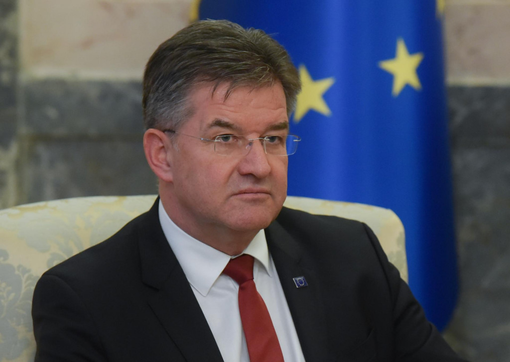 WA 44 Belehrad - Osobitný zástupca EÚ pre dialóg medzi Kosovom a Srbskom Miroslav Lajčák počúva počas stretnutia so srbským prezidentom Aleksandrom Vučičom v Belehrade v pondelok 17. októbra 2022. FOTO TASR/Tanjug

Boegrad, 17. oktobra 2022.- Predsednik Srbije Aleksandar Vucic sastao se danas sa specijalnim predstavnikom Evropske unije za dijalog Beograda i Pristine i druga regionalna pitanja Zapadnog Balkana Miroslavom Lajcakom. FOTO TANJUG/ MILOS MILIVOJEVIC/ nr *** Local Caption *** Aleksandar Vučič srbský prezident SNÍMKA: Milos Milivojevic