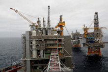 Ťažba ropy v Severnom mori. FOTO: REUTERS
