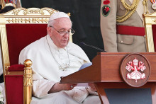 Pápež František v Bahrajne. FOTO: Reuters