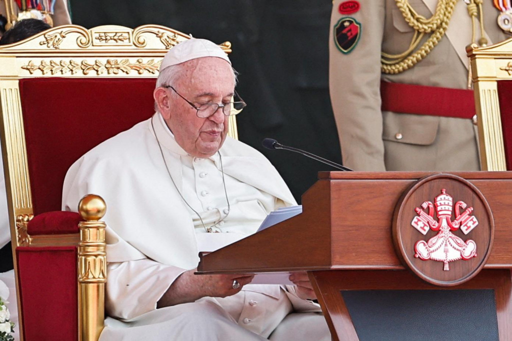 Pápež František v Bahrajne. FOTO: Reuters