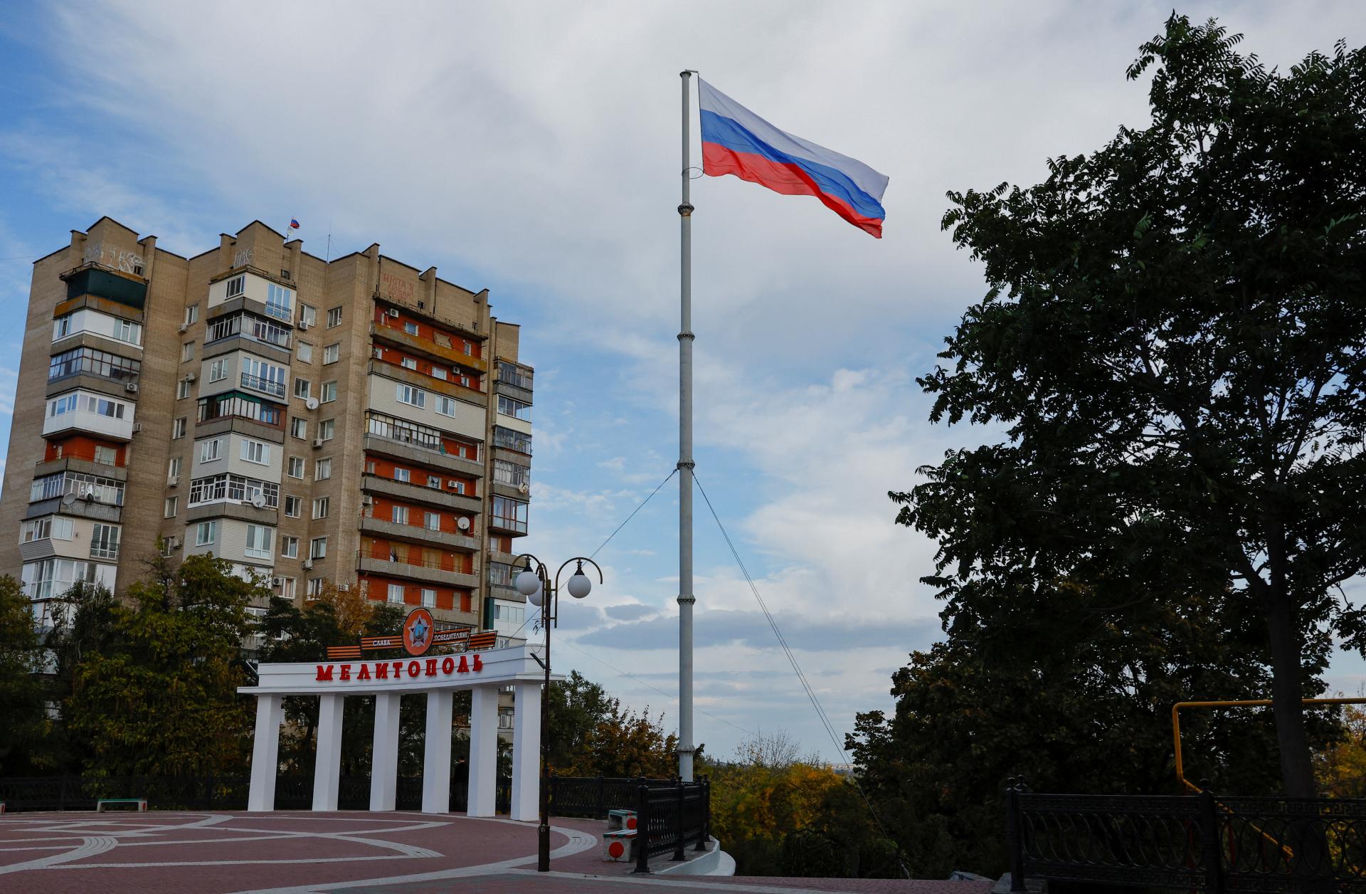 Proruskí predstavitelia v okupovanom Melitopole obnovili sochu Lenina, ukrajinci ju odstránili v roku 2015