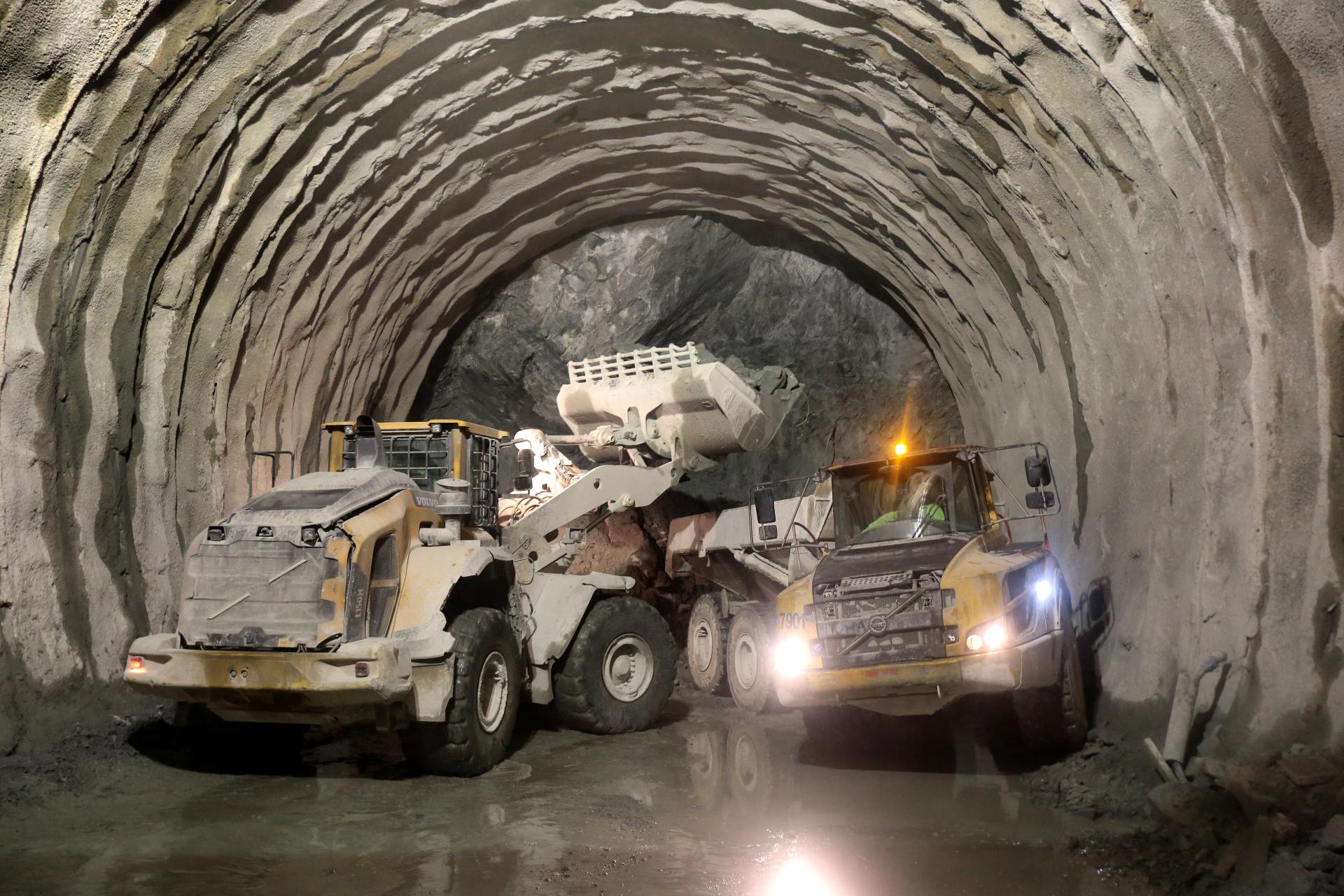 Ďalší sklz kľúčového tunela na diaľnici D1 pri Žiline? Višňové zreme dokončí až budúca vláda