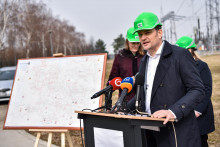 Elektrizačné prenosové sústavy Ukrajiny a Moldavska sa 16. marca 2022 prepojili s európskou sieťou. Dôležitú úlohu v tom podľa ministra financií Igora Matoviča zohralo aj Slovensko.

FOTO: TASR/P. Zachar