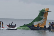 Havária dopravného lietadla v Tanzánii. FOTO: Twitter