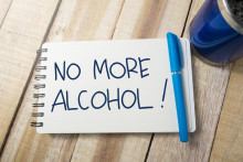 Život bez alkoholu má množstvo benefitov.