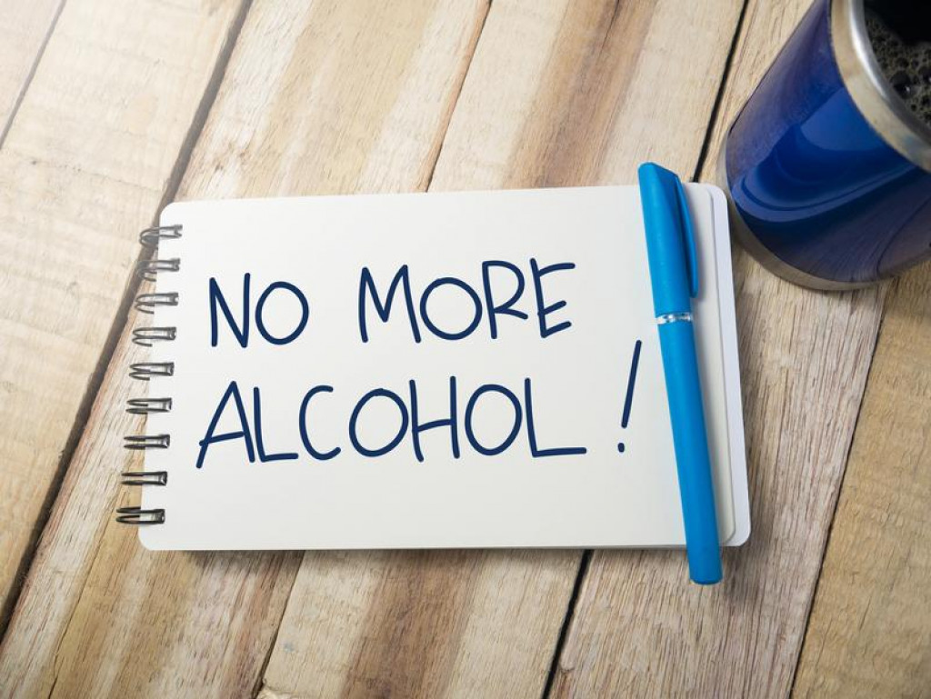 Život bez alkoholu má množstvo benefitov.