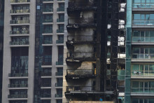 Zničený mrakodrap 8 Boulevard Walk v Dubaji po požiari. FOTO: TASR/AP