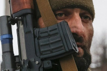 Jeden z bojovníkov čečenského práporu „Smrť“, ktorý v Donbase bojoval na strane proruských separatistov. (8. decembra 2014). FOTO: Reuters
