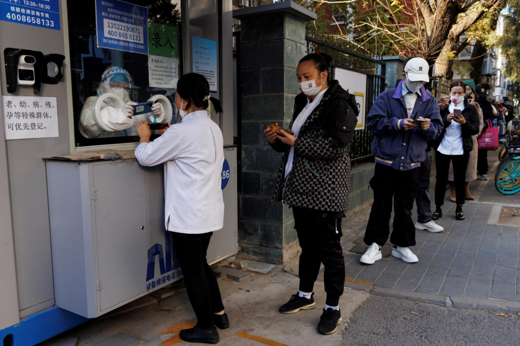 

Koronavírusová pandémia v Pekingu pokračuje. FOTO: Reuters