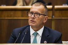 Šéf parlamentu Boris Kollár obhajoval návrh na zníženie dépéháčky pre vleky. FOTO: TASR/J.Novák