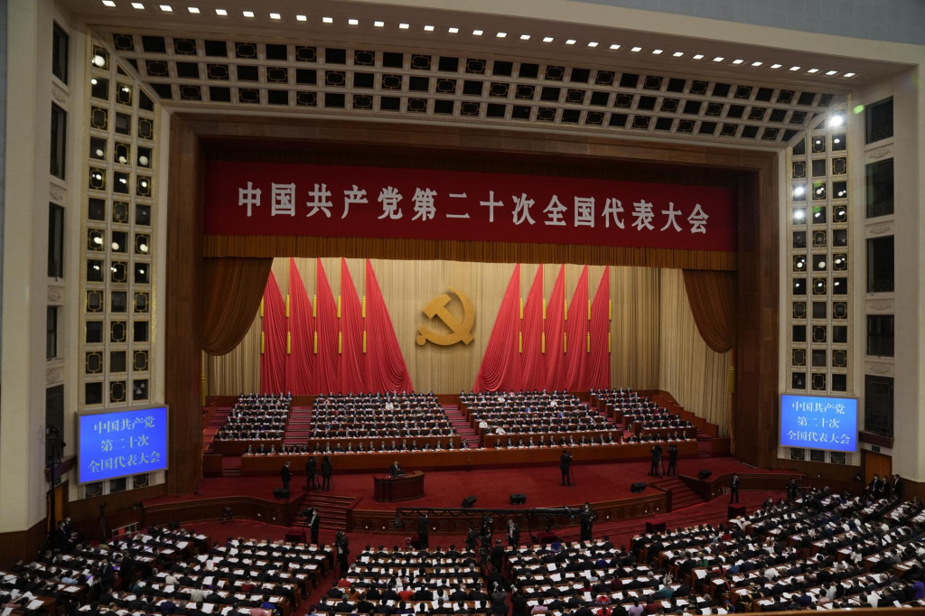 Čínsky prezident Si Ťin-pching počas otváracej ceremónie 20. zjazdu Komunistickej strany Číny. FOTO: TASR/AP
