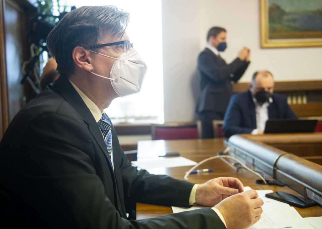 Predseda Ústavnoprávneho výboru parlamentu Milan Vetrák chce zvýšiť osobitný odvod. FOTO: TASR/J. Kotian