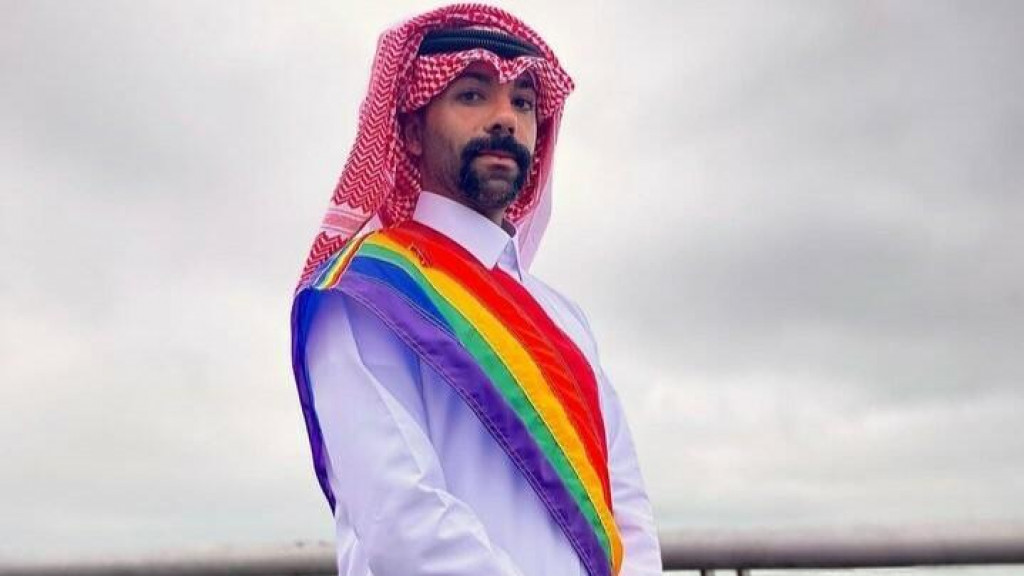Dr. Nass Mohamed odišiel z rodného Kataru, pretože tamojšia spoločnosť nerešpektovala jeho queer identitu, teraz vyzýva celebrity, aby hovorili o porušovaní práv LGBTI+ komunity v krajine.
