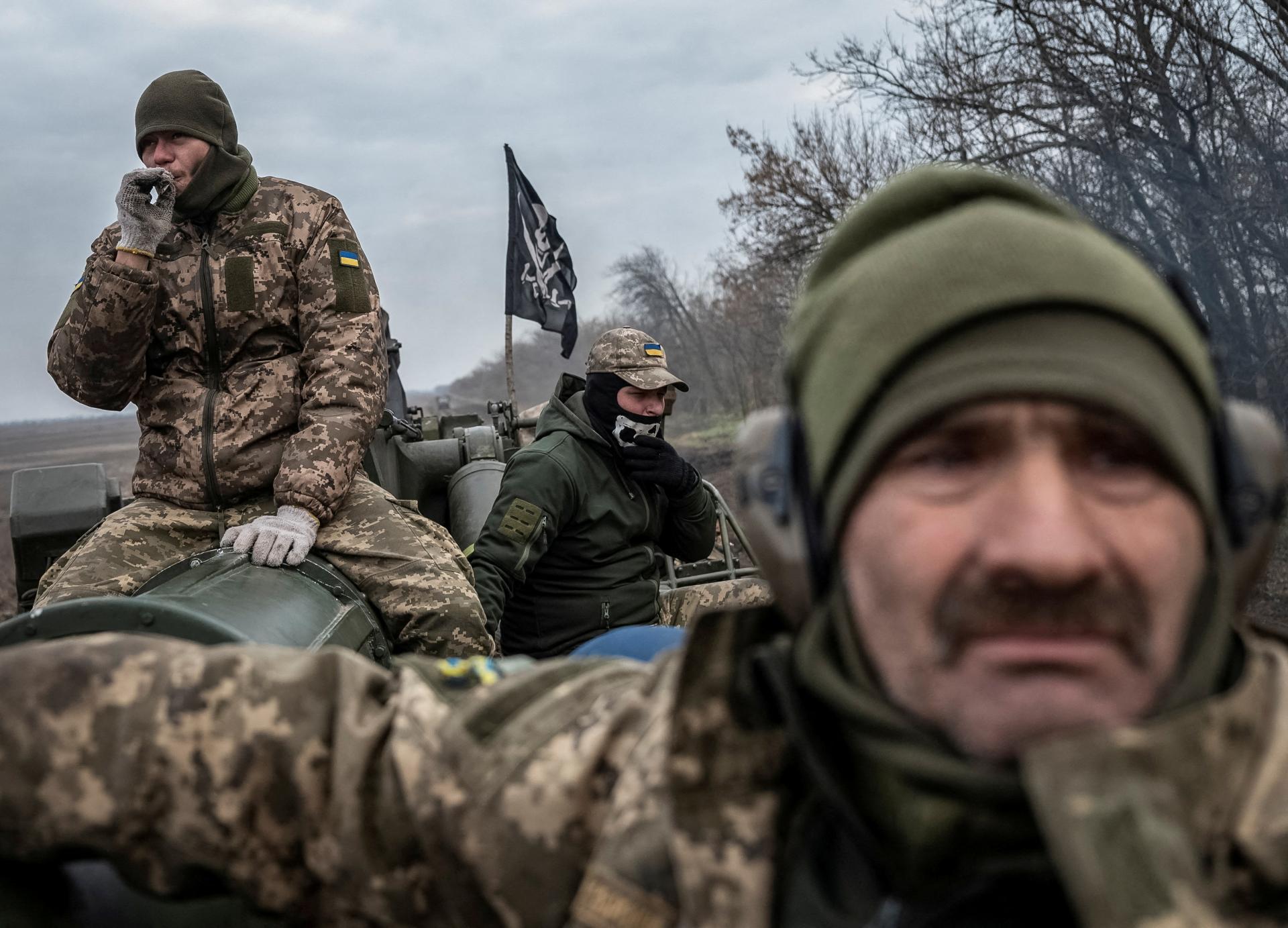 Ukrajinci oslobodzujú druhé najväčšie mesto, ktoré Rusi vo vojne dobyli. V centre vyvesili aj vlajku EÚ