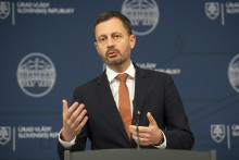 Premiér Eduard Heger pripustil komplikácie pri hlasovaní o vládnych návrhoch. FOTO: TASR/P. Neubauer
