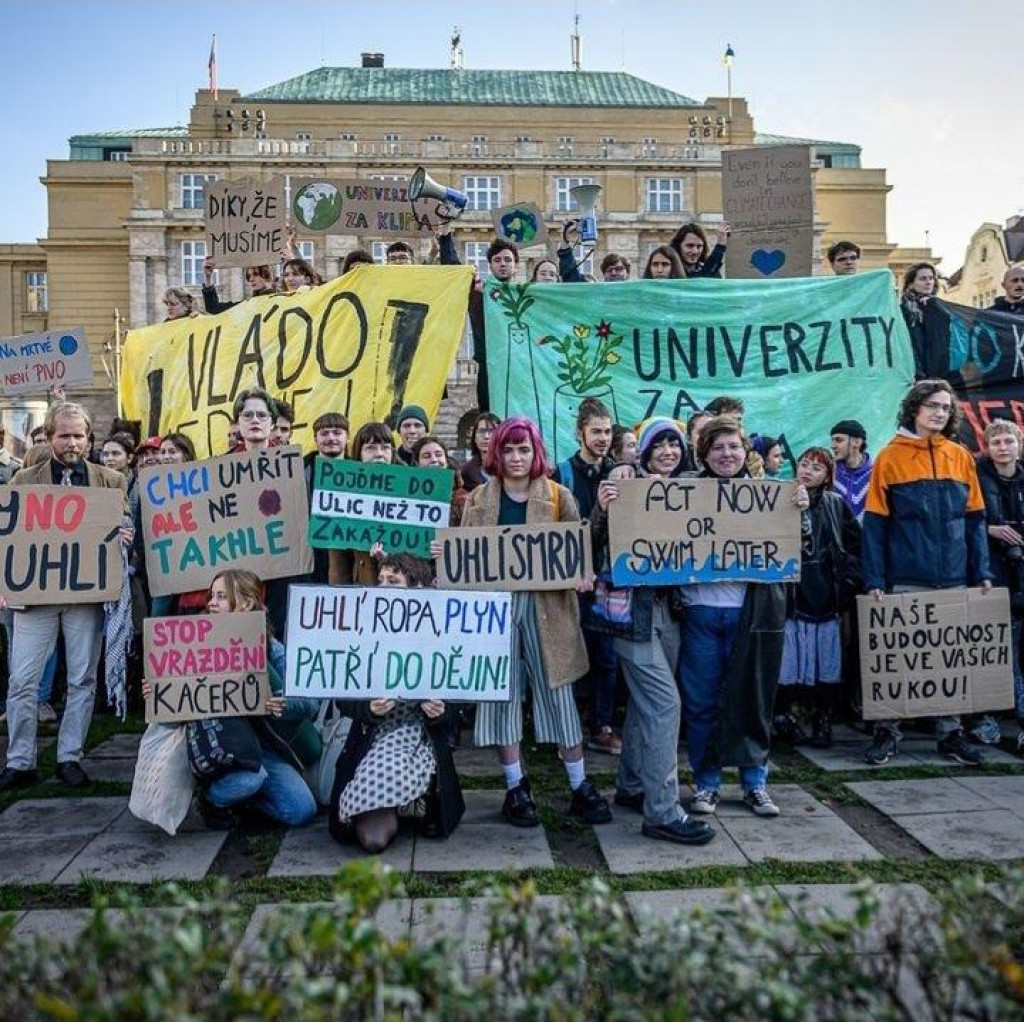 Študentky a študenti v Čechách na protest prespávajú vo svojich univerzitách, chcú zmobilizovať spoločnosť, aby riešila klimatickú krízu.