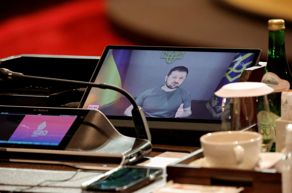 Volodymyr Zelenskyj sa prihov&aacute;rana na samite G20 cez videokonfreneciu. FOTO: REUTERS