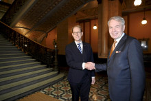 Fínsky minister zahraničných vecí Pekka Pekka Haavisto (vpravo) a jeho švédsky rezortný kolega Tobias Billström. FOTO: TASR/AP