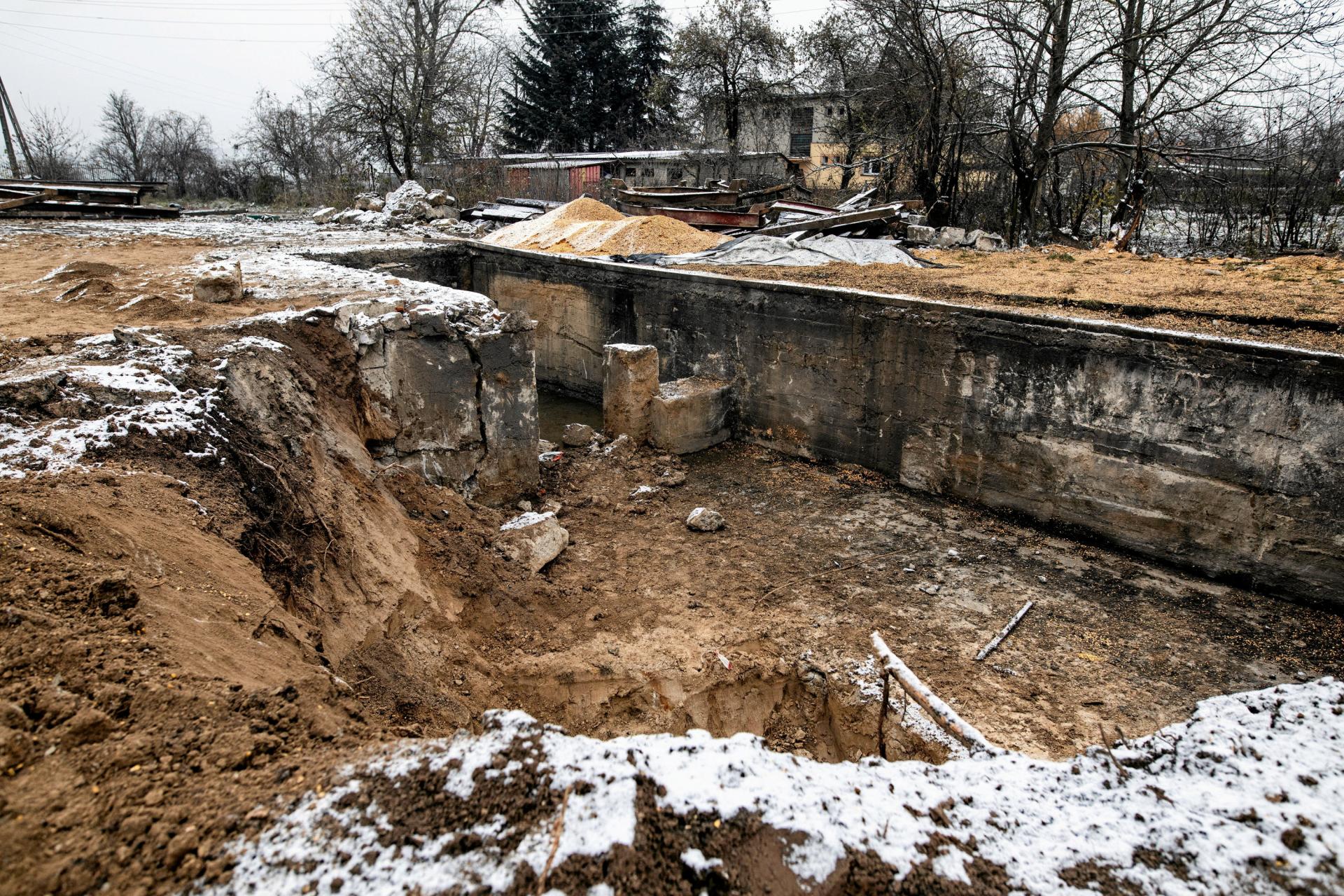 Na východe Poľska pochovali druhú obeť výbuchu rakety. Z miesta nešťastia už vyšetrovatelia odišli