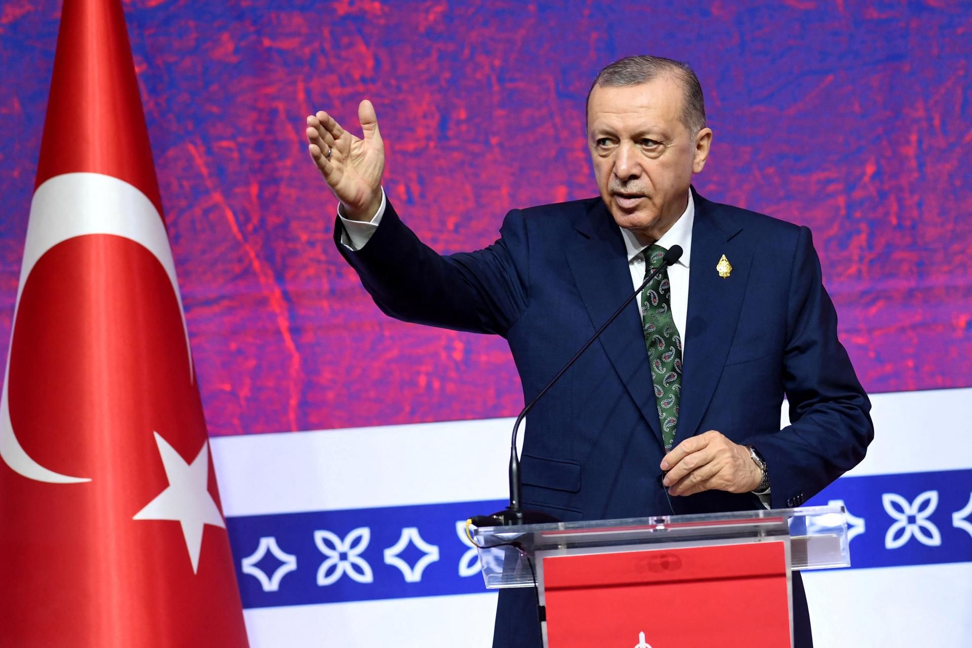 Turecko hovorí o urážke Erdogana v Štokholme. Ankara si predvolala veľvyslanca Švédska