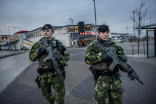 Švédski vojaci na strategicky dôležitom ostrove Gotland. FOTO: Reuters