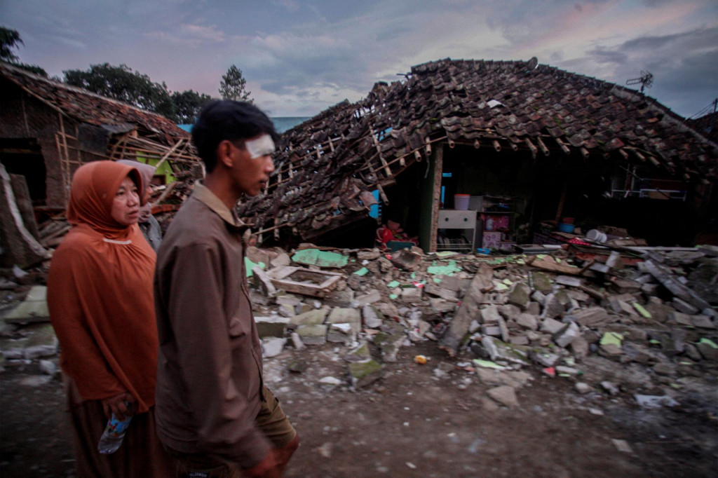 Zničené domy po zemetrasení. FOTO: Antara Foto/Yulius Satria Wijaya/REUTERS