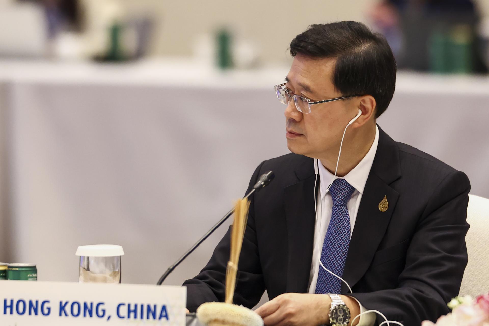 Hongkonský líder mal po návrate zo summitu APEC pozitívny test na koronavírus