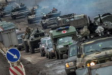 Ukrajinské tanky a obrnené vozidlá. FOTO: Reuters