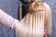 Na trhu sú rôzne metódy predlžovania vlasov.