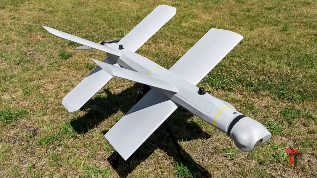Dron vie zasiahnúť cieľ do vzdialenosti 40 kilometrov vďaka tomu, že ho do vzduchu vystrelí špeciálne zariadenie.