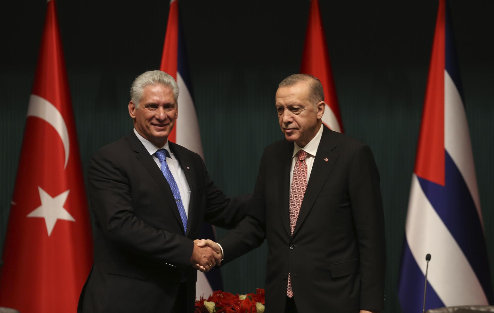 Kubánsky prezident po návšteve Moskvy rokoval s Erdoganom, z Ankary mieri do Číny
