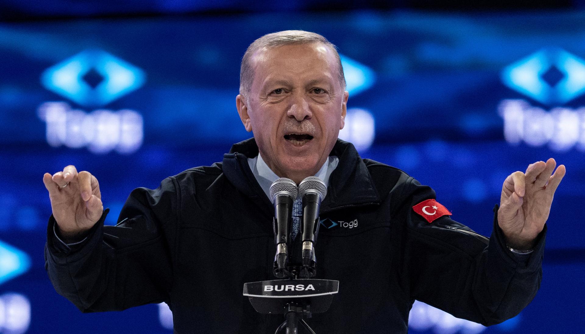 Jedinečná pozícia Erdogana: Turecko je posledným spojením Ruska so Západom, zároveň potichu zbrojí Ukrajinu