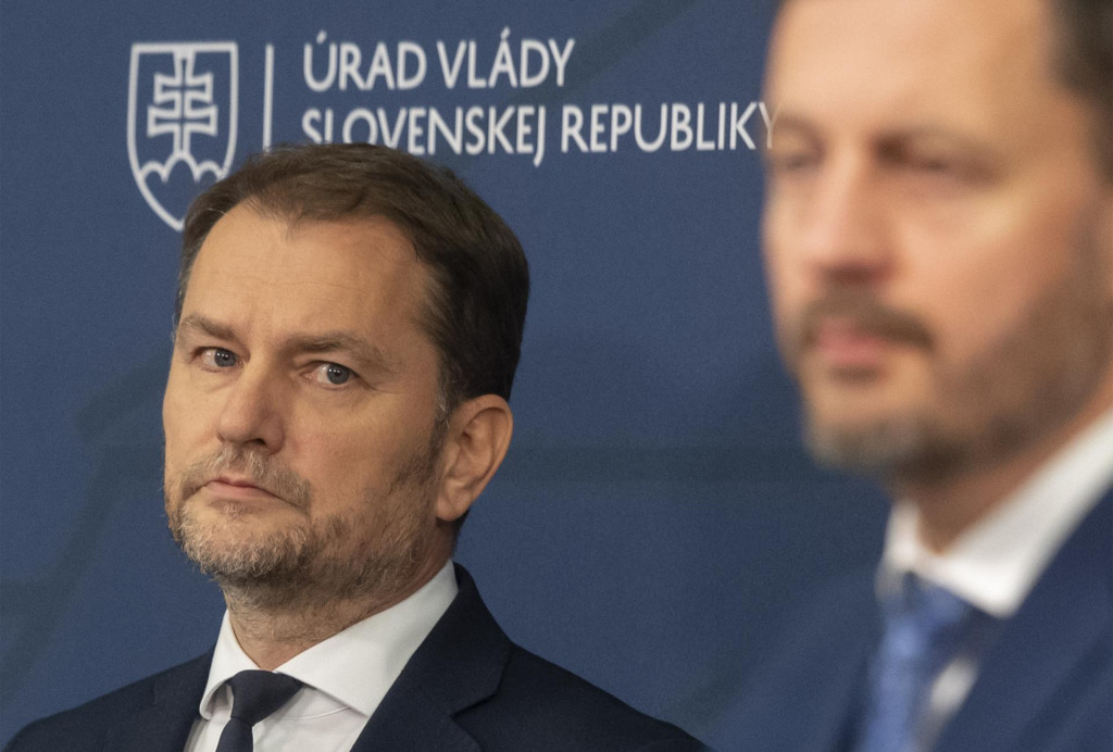 Minister financií SR Igor Matovič a premiér SR Eduard Heger (obaja OĽANO). FOTO: TASR/Martin Baumann
