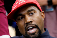 

Rapper Kanye West hovorí počas stretnutia s Donaldom Trumpom. FOTO: Reuters