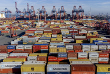 ”Čínsky Hamburg”. Nemecká vláda rozhodla, že čínska lodiarska firma Corso môže kúpiť štvrtinový podiel v hamburskom prístave. FOTO: TASR/AP