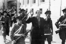 Represívne jednotky zavraždili aj tých nacistov, ktorí sa vzdali. Utiecť sa podarilo len štyrom mladíkom.