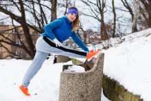 Zacvičte na zimnej prechádzke a schudnite nadbytočné kilá.
