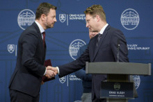 Eduard Heger a Peter Visolajský počas tlačovej konferencie po skončení rokovania, na ktorom dospeli k dohode. FOTO: TASR/Pavol Zachar