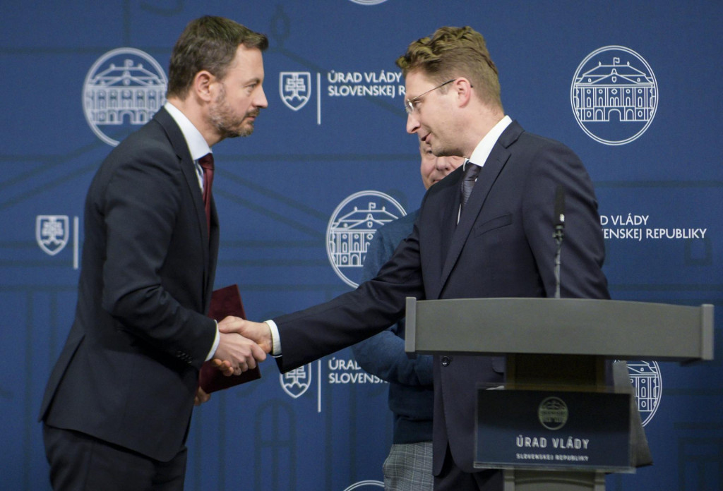 Eduard Heger a Peter Visolajsk&yacute; počas tlačovej konferencie po skončen&iacute; rokovania, na ktorom dospeli k dohode. FOTO: TASR/Pavol Zachar