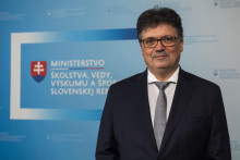 Minister školstva Ján Horecký tvrdí, že o stovky miliónov eur pre školstvo neprídeme. FOTO: TASR/J. Novák