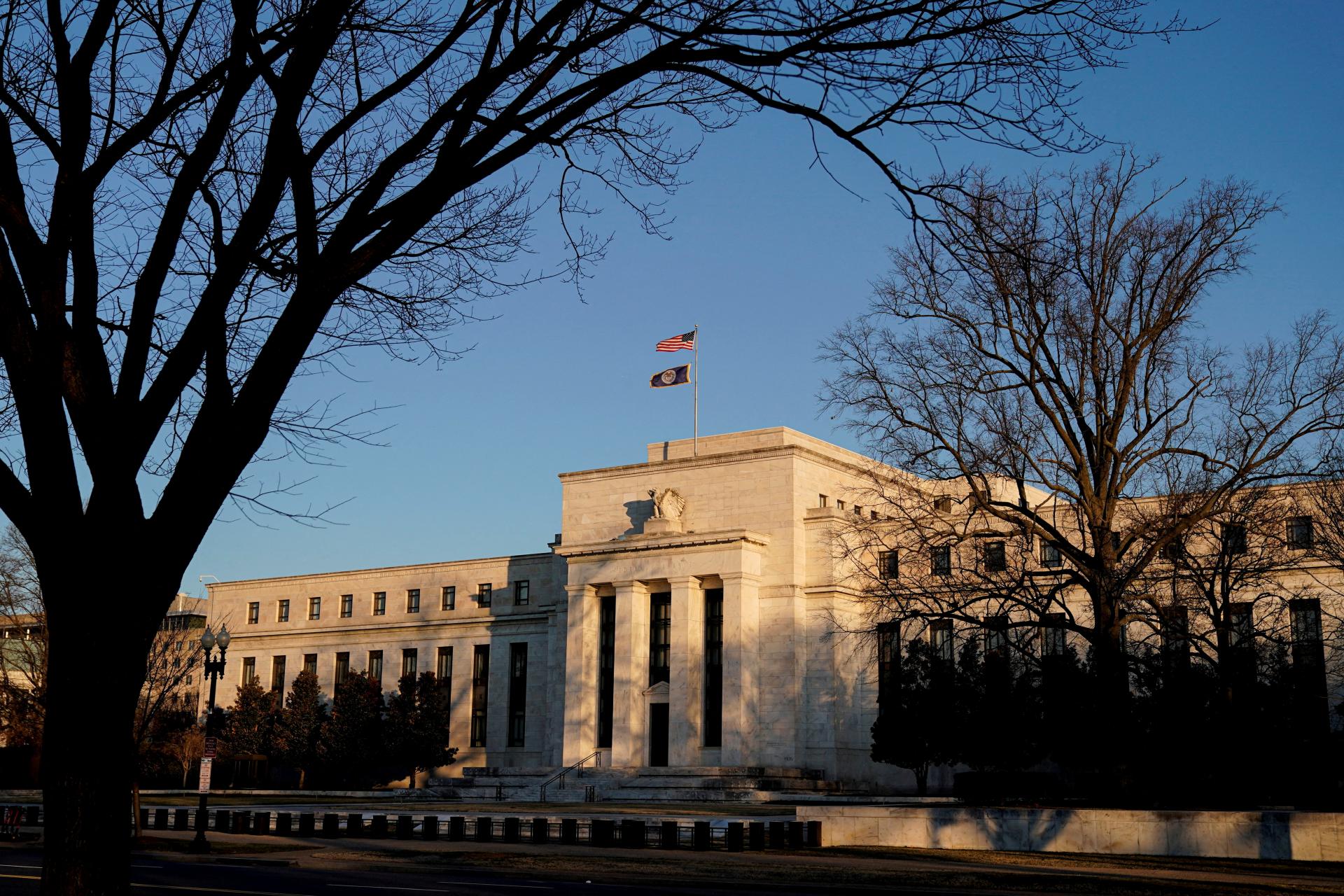 Fed bude pokračovať v sprísňovaní menovej politiky, úrokové sadzby pôjdu vyššie